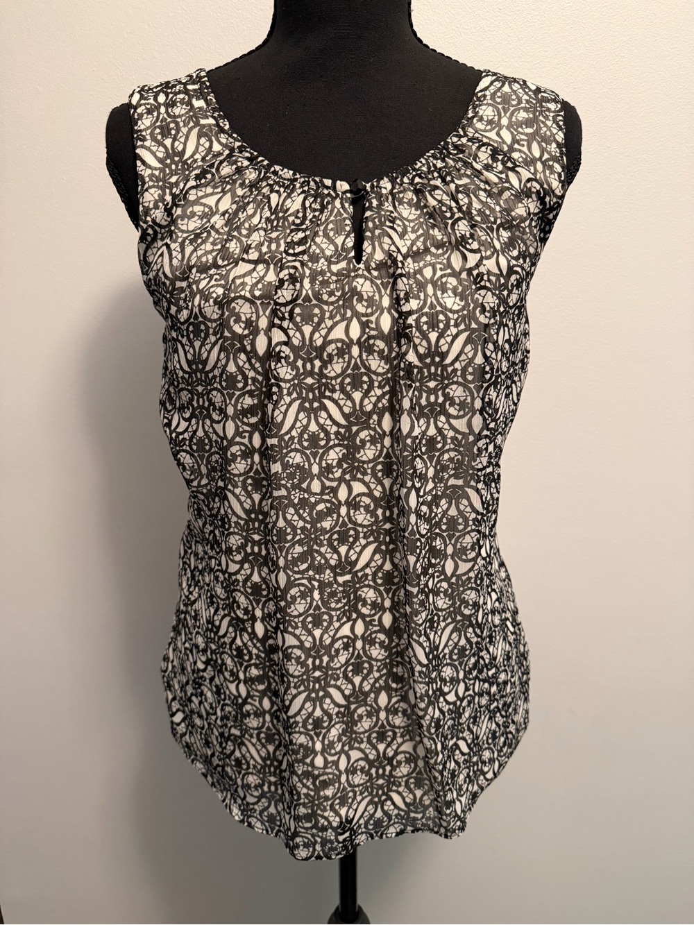 New York & Company Black and White Sleeveless Patterned Camisole
